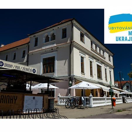 Grandhotel Sluchatko - Ex Zamecky Hotel 迪耶河畔弗拉诺夫 外观 照片
