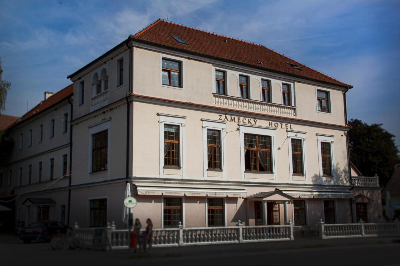 Grandhotel Sluchatko - Ex Zamecky Hotel 迪耶河畔弗拉诺夫 外观 照片
