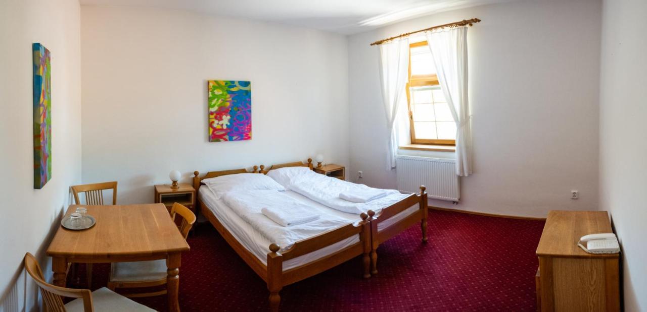 Grandhotel Sluchatko - Ex Zamecky Hotel 迪耶河畔弗拉诺夫 外观 照片